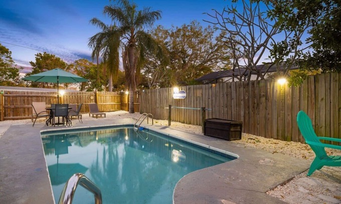 Ozona Haus | 3 miles to Honeymoon Island~ Firepit & Pool