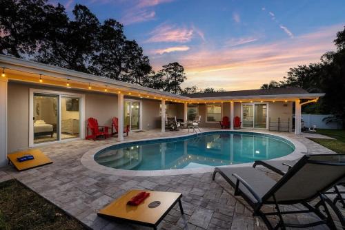 Harbor Bluffs Haus | 3 Mins to Beach Heated Pool Ping Pong Pool Table