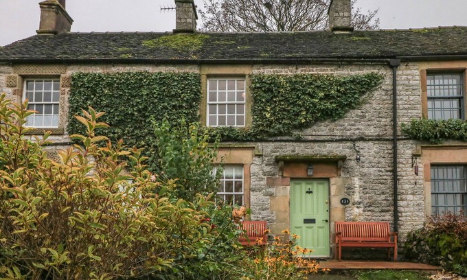 Monyash Hütte | 3 OLD HALL COTTAGES, family friendly, with open fire in Bakewell