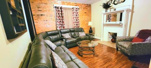Corryville Haus | 3 or 4 Bdrm Home Near Univ of Cincinnati