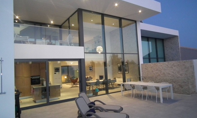 Salema Haus | Skandinavisch gestaltete Villa Salema mit fantastischem Blick auf das Meer und die Natur