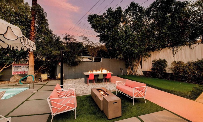 Tahquitz River Estates Hütte | 3 Private Rooms At The Wesley Hotel Perfect for Group Stays