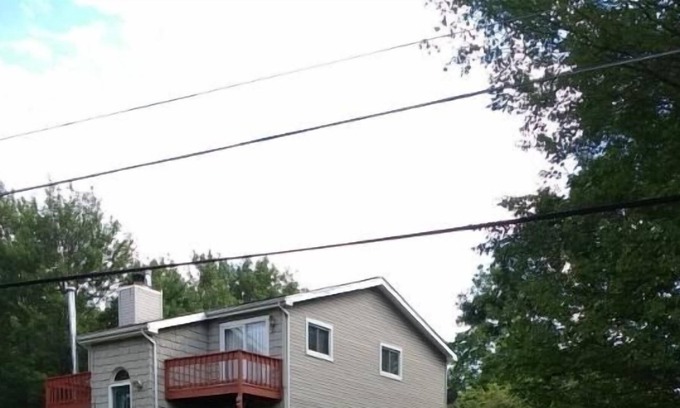 Jim Thorpe Haus | 3-stöckiges Haus mit Kamin und Whirlpool, nur wenige Minuten vom Pocono Raceway entfernt.