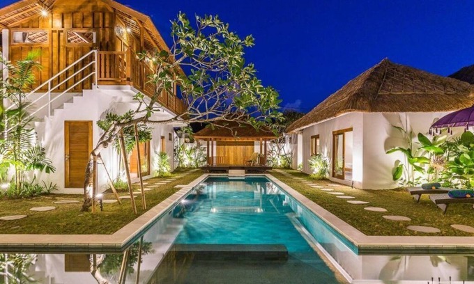 Seminyak Villa | 3 Villen im Zentrum von Seminyak / 38pax verbunden