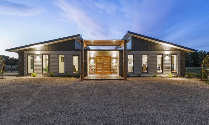 Mansfield Haus | 3 WISE MONKEYS, MANSFIELD