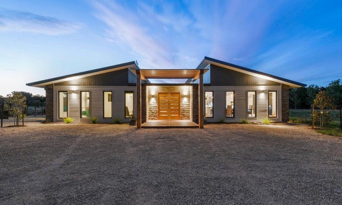 Mansfield Haus | 3 WISE MONKEYS, MANSFIELD