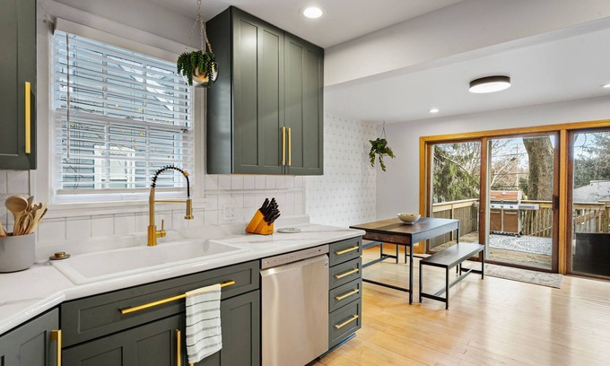 Madison Haus | 30+ Day Only. Pet-Friendly Rental in Prime Location – Near UW, Parks, & Dining!