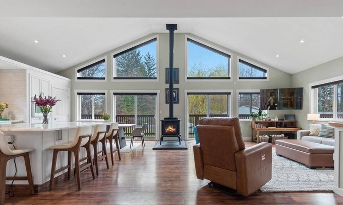 Brackendale Haus | 30 minutes from Whistler-Squamish family retreat. Pet friendly!