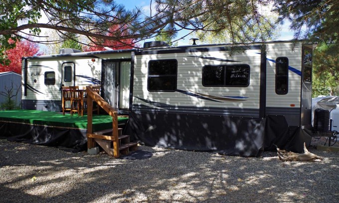 Cascade Haus | 300 feet from Payette river