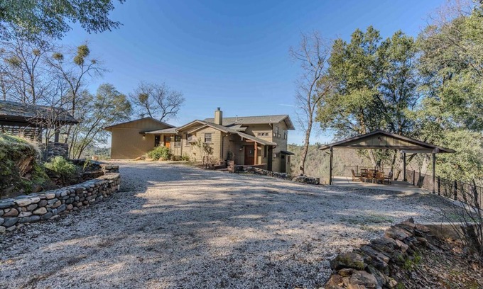 Sutter Creek Haus | 35 acres with a Charming 2-bedroom house in Sutter Creek with WiFi and AC