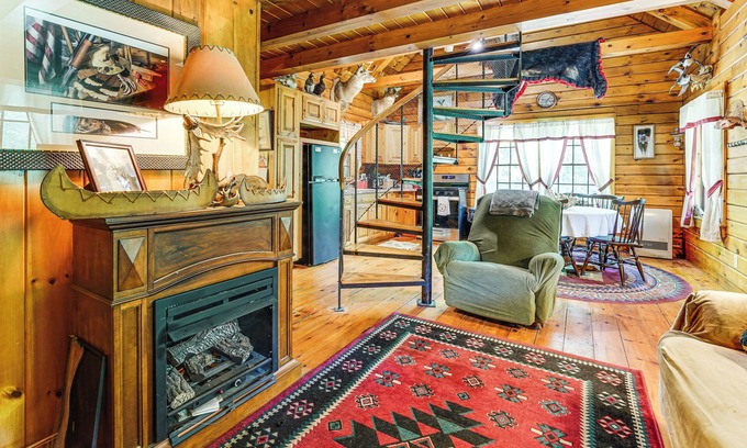 Orland Kabine | 35 Mi to Acadia: Rustic Retreat in Orland!