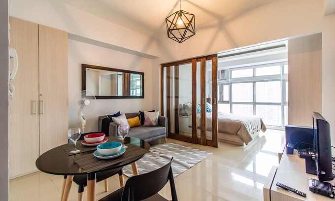 Legazpi Village Eigentumswohnung | Studio von 36 m², umgebaut zu Cosy 1 B / R - Greenbelt