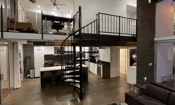 Mesa Haus | 3b/2b "Beadle Box" Architectural Loft w/ Doghouse + Golf