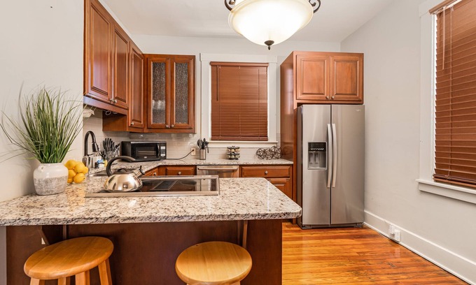 Columbus Haus | 3B 2B En-suite | MUW 0.1 Mile | Columbus AFB | Downtown Columbus | Art District