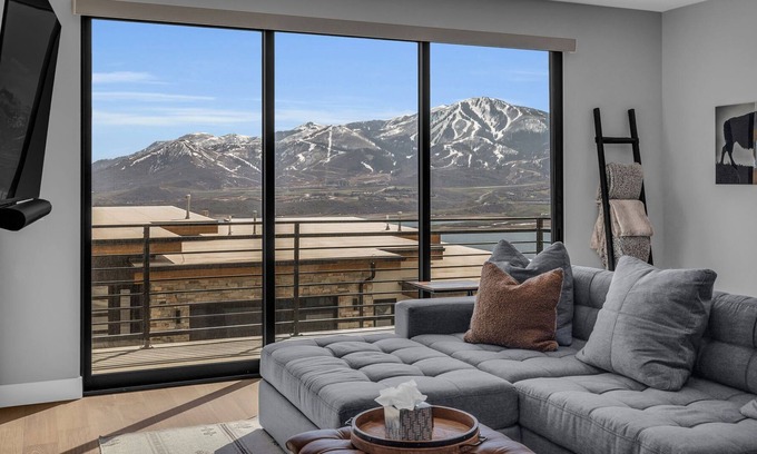 Hideout Haus | 3BD Hillside Retreat w/ Stunning Views!