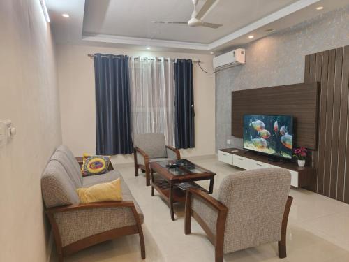 Agara Wohnung | 3BHK- View of Pool, Lake, Sunset With Maid on 6th floor only for Families