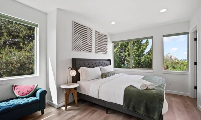 Green Lake Wohnung | 3BR 2.5BA Rooftop View Green Lake Hideaway