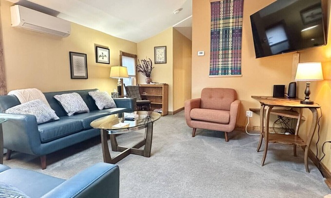 Bar Harbor Wohnung | 3BR Apt Center of Bar Harbor! [Blueberry Bungalow]
