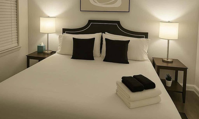 Avondale Wohnung | 3BR Apt - Prime & Spacious