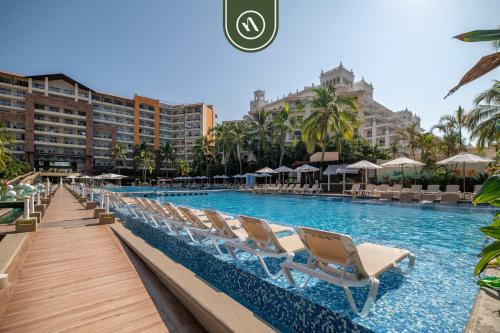 Flamingos Wohnung | 3BR Condo in the Krystal Grand Hotel - Beach