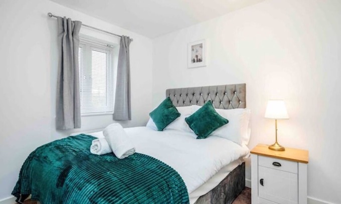 Crays Hill Haus | 3BR House in Basildon