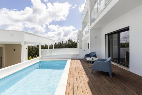 Bombarral Haus | 3BR Oasis With Pool by LovelyStay