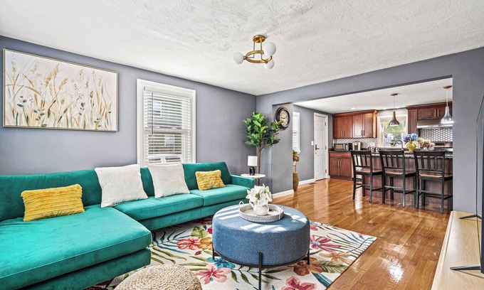 Revere Haus | 3BR1.5BA Retreat - Near Airport