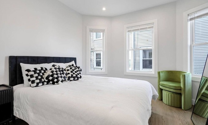 East Somerville Wohnung | 3BR2Bth MIT/Harvard/TD Garden/BOS/2 Parking Spaces