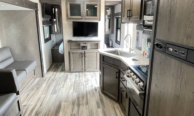 Moreno Valley Haus | 3RV/ parking/Netflix/ private/excellent location