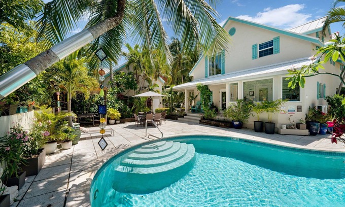 West Bay Haus | Seven Mile Beach - Private 4 bd 3 bth, Resort-Stil Privathaus mit Pool