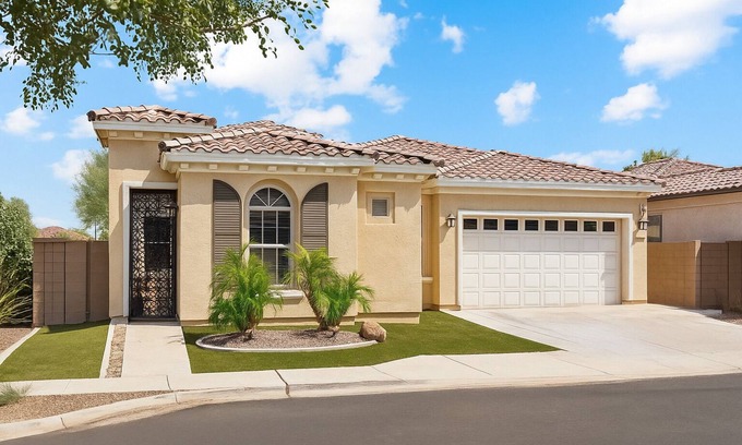 Maryvale Haus | 4 Bdrm - Minutes from Westgate & Cardinals Stadium