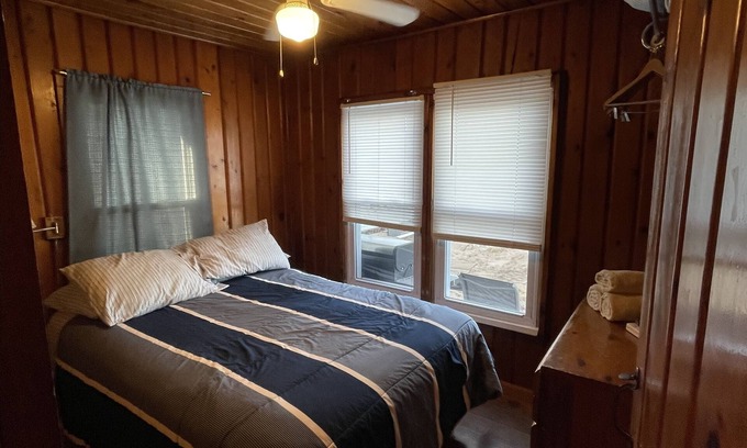 Au Sable Charter Township Kabine | #4 Beach front Cabin at Miami Beach Resort