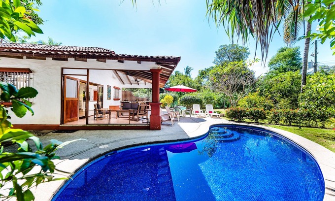 Palm Beach Estates Villa | 4 BR Mit Pool und Dachterrasse 50 m vom Strand in Grande