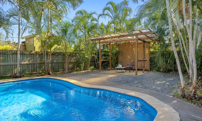 Redcliffe Haus | 4-Bed Beach Retreat with Pool & Outdoor Dining