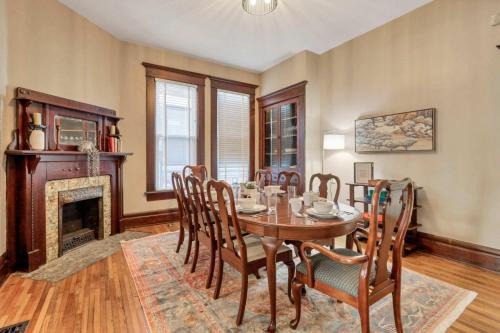 Victorian Village Haus | 4 Bed Duplex near Goodale Park