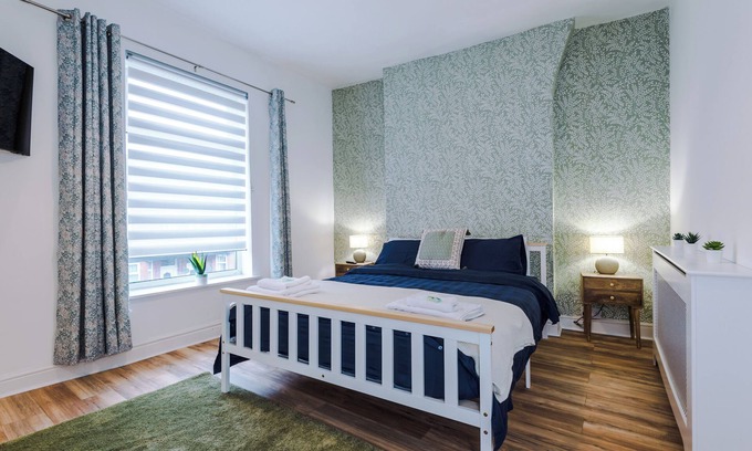 Salford Haus | 4 Bed Victorian Home, 15 Mins to City Centre