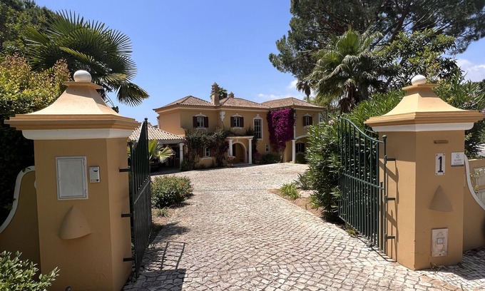 Almancil Villa | Sonderangebot für den 13.-27. Juli SPAREN SIE € 1.900 pro Woche