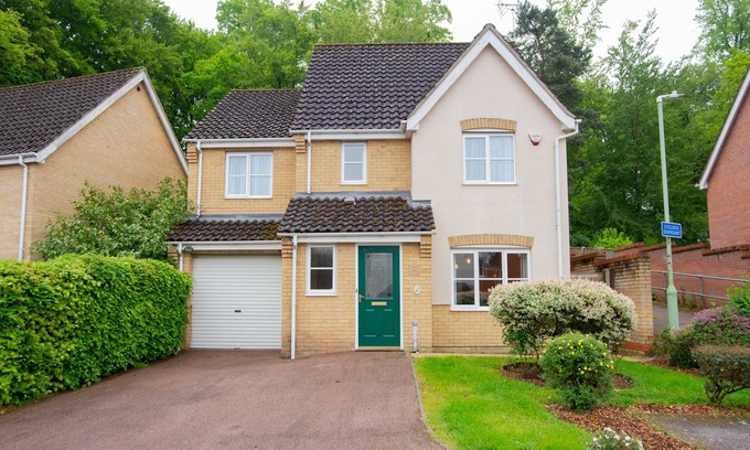 Brandon Haus | 4 bedroom, 2.5 bath furnished house with 96-jet spa, adjacent to Thetford Forest