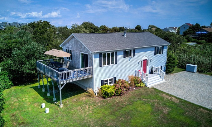 Point Judith Haus | 4 Bedroom/2 Bath w/2 living rooms and a short walk to the beach *SUNDAY RENTAL