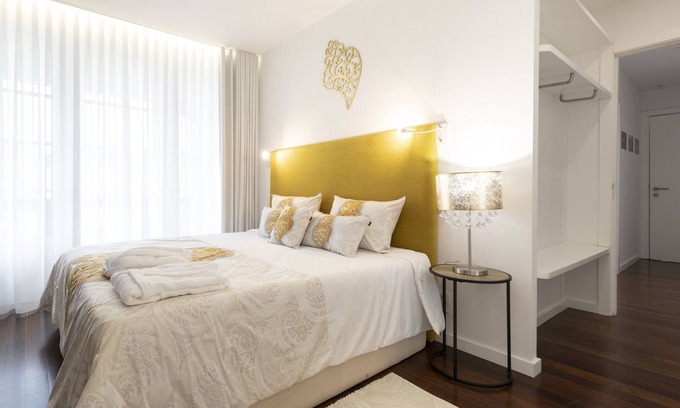 Viana do Castelo Wohnung | 4 bedroom apartment on the city's main avenue