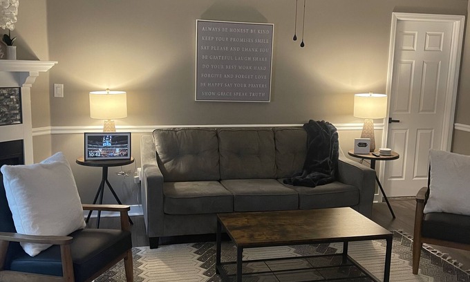 Horn Lake Haus | 4- Bedroom Haven for Relaxation