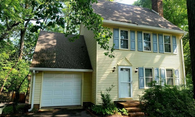 Salisbury Haus | 4-Bedroom House Close to Beach