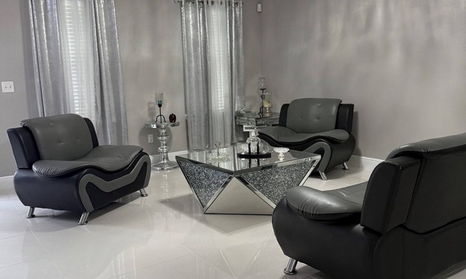 Deltona Lakes Haus | 4-bedroom house in awesome Deltona with AC, WiFi. Enjoy your stay