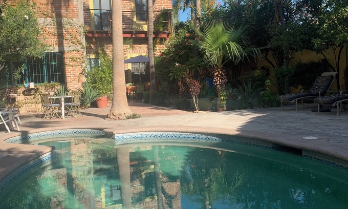 La Paz Haus | 4-bedroom house in La Paz WiFi, AC pool. Large garden yard. Your private resort