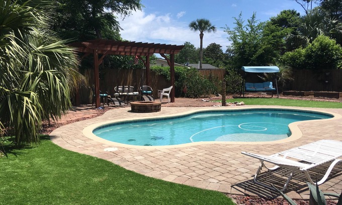 Neptune Beach Haus | Poolhaus mit 3 Schlafzimmern in Neptune Beach, Florida