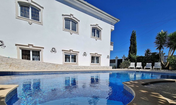 Arnal Haus | 4 Bedroom Residence at Villa5☆ (10-15 Guests)