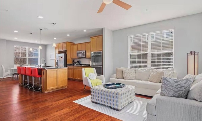 Northeast Haus | 4-bedroom townhome in amazing Washington with AC, WiFi
