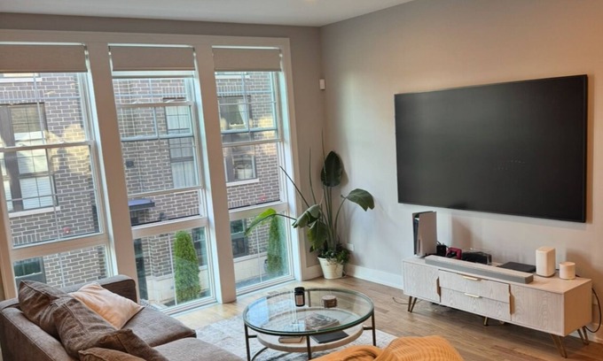 Kenwood Haus | 4-bedroom townhome in superb Chicago