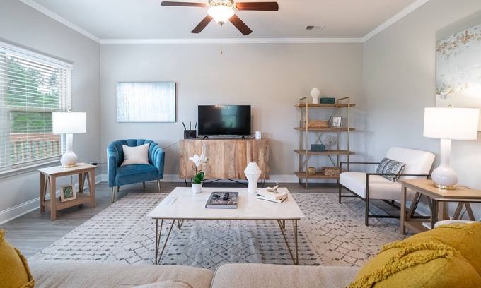 Morrow Haus | 4 Bedrooms *2King Lake-View Home w/Deck