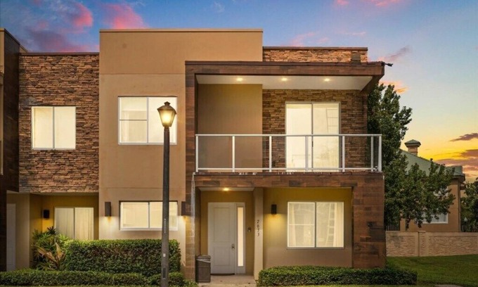 Florida Central Atlantic Coast Haus | 4 Bedrooms/4.5 Baths/Magic Village Yards (7633RD)